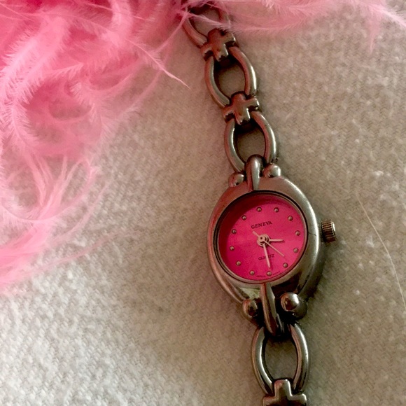 Geneva Quartz Water Resistant Japan MOVT Bracelet Watch. - Picture 3 of 7